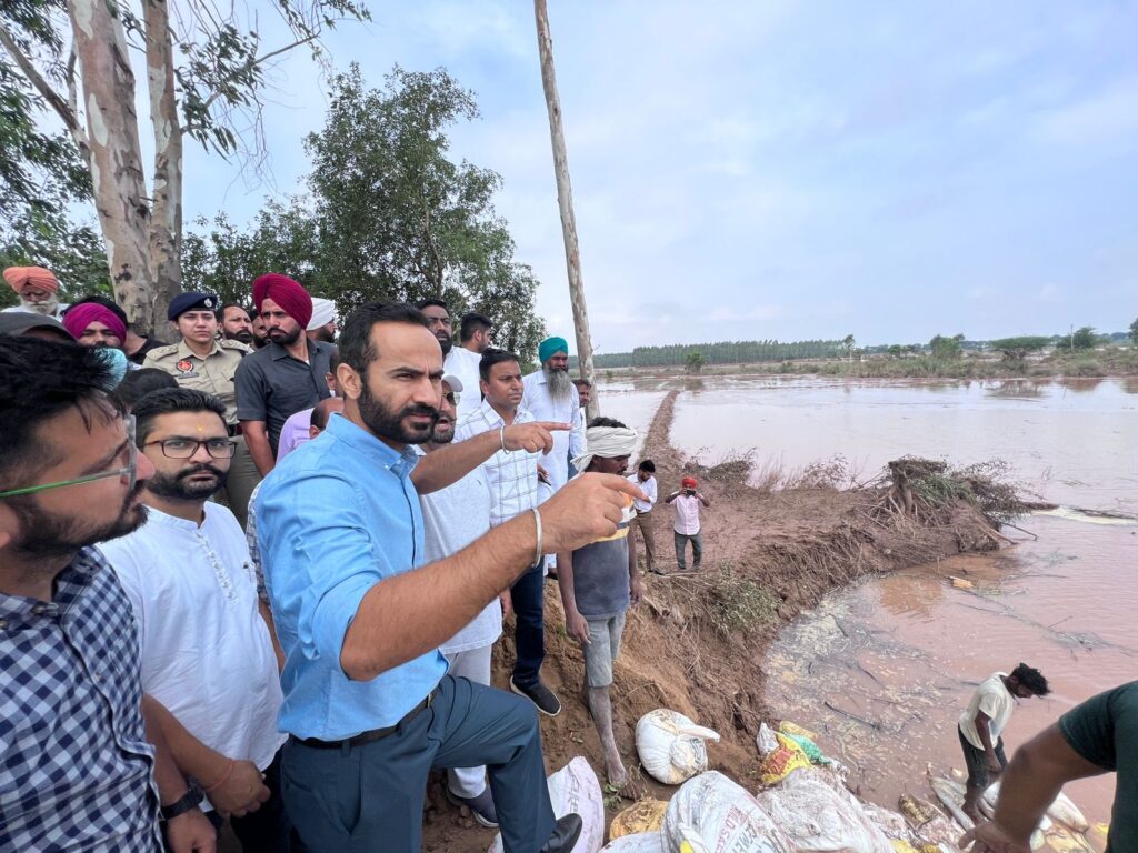 Meet Hayer visits Ghaggar River