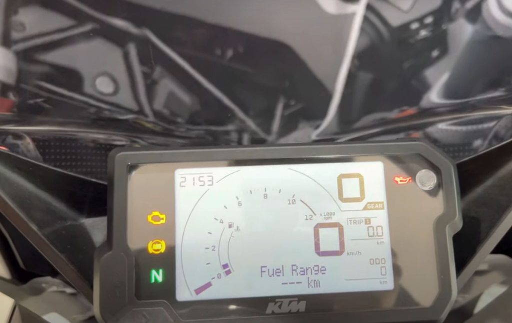 KTM RC 125 Front display
