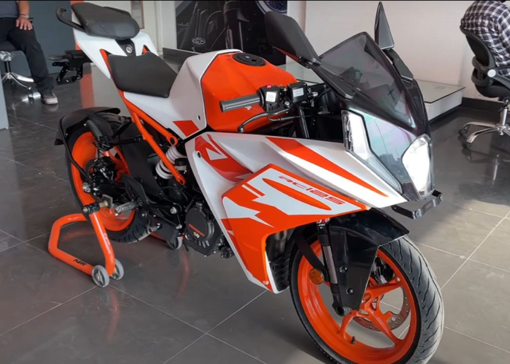 KTM RC 125 front look