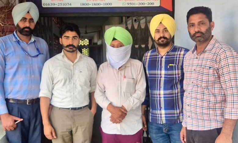 PSPCL JE red-handed accepting bribe