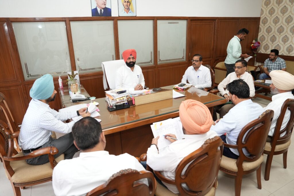 Minister Laljit Singh Bhullar told about Electric Buses