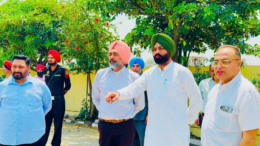 Minister Laljit Singh Bhullar told about Transport Services with Hams Technology
