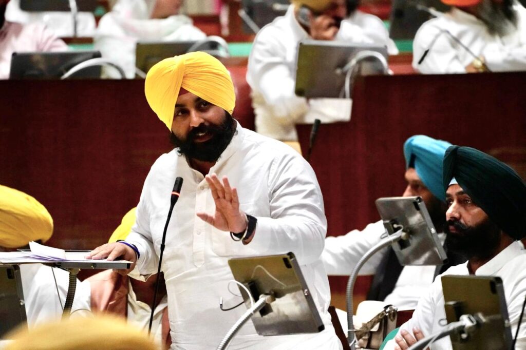 Minister Harjot Singh Bains told about New Government Colleges