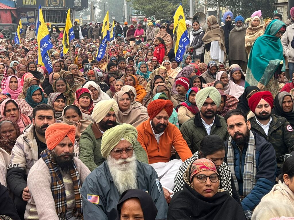 AAP stages strong protest against the central government in Fatehgarh Sahib.
