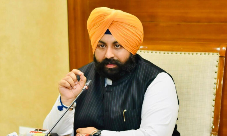 305 students from government schools cleared JEE Mains