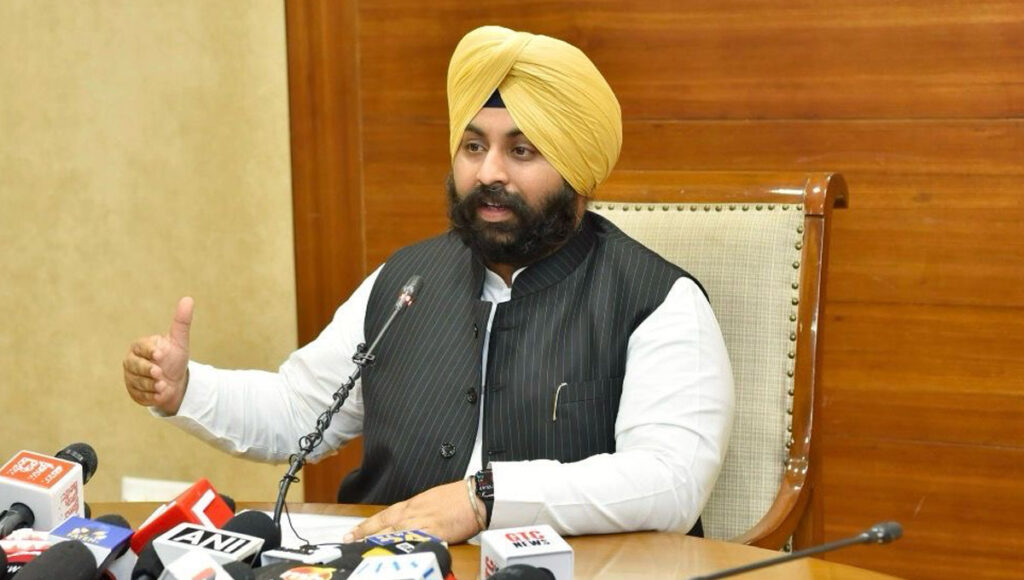 Digital Revolution - Computers will be installed in all schools with an investment of Rs 400 crore
