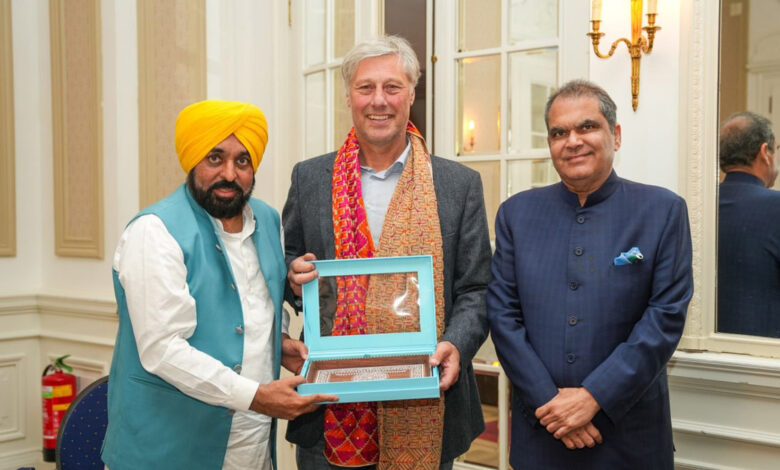 Bhagwant Mann Meets Legendary Hockey Player Floris Jan Bovelander