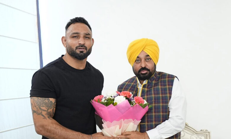 Kabaddi Player Pala Jalalpuria Joins AAP
