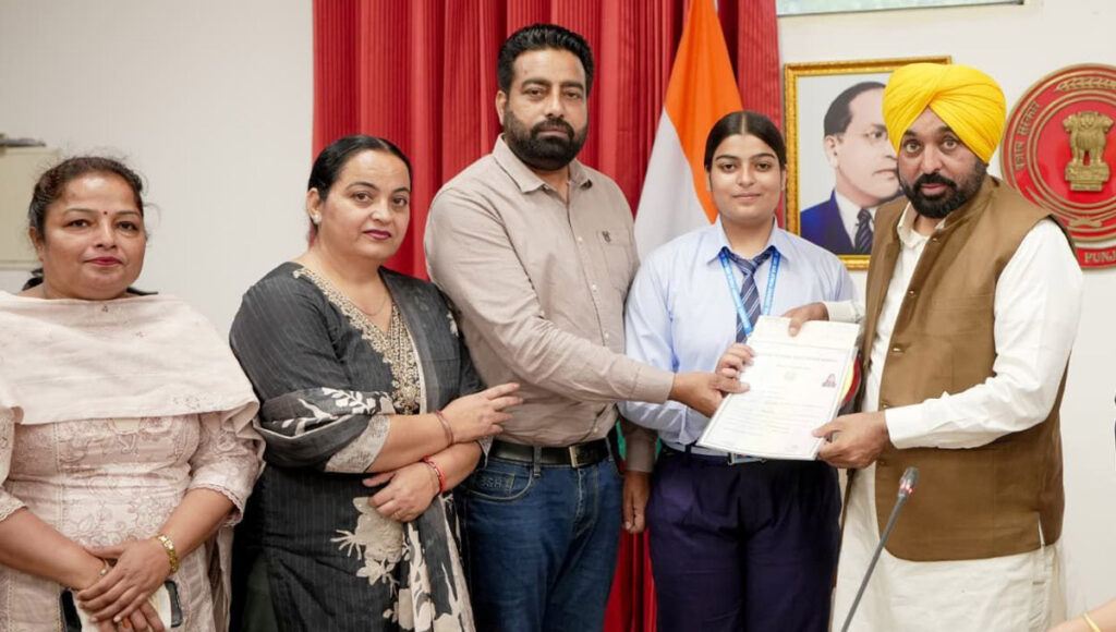 12th Results 100 Results in 416 Government Schools, met Bhagwant mann