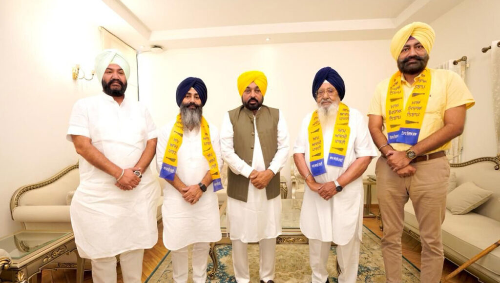 Former Rajya Sabha Member Raj Mohinder Singh Majitha Joins AAP