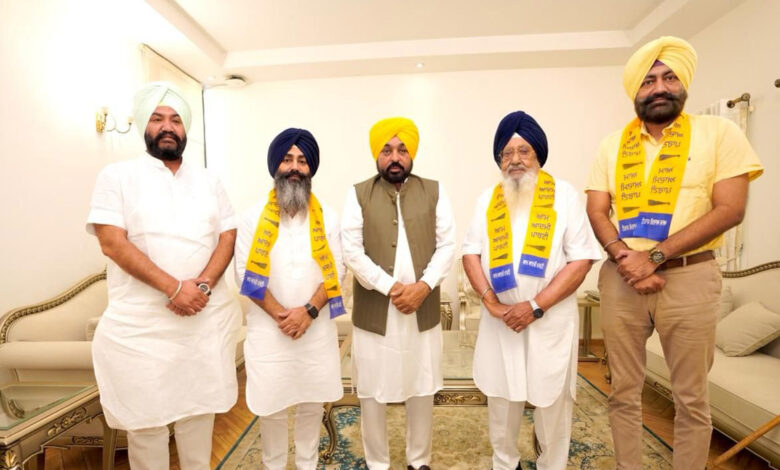 Former Rajya Sabha Member Raj Mohinder Singh Majitha Joins AAP