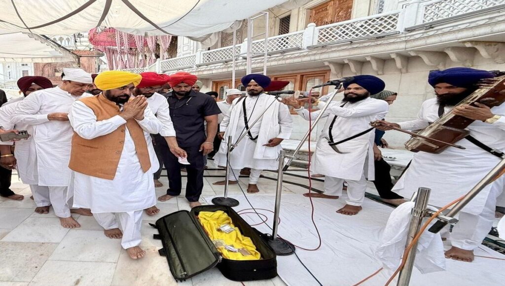 Punjab Government Takes Major Decision to Curb Sacrilege; CM Mann Pays Obeisance