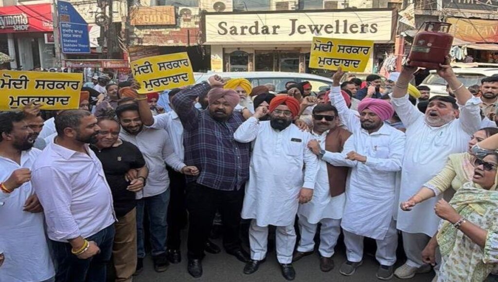 Uproar Over Hike in Cylinder Prices; AAP Trade Wing Stages Vigorous Protest
