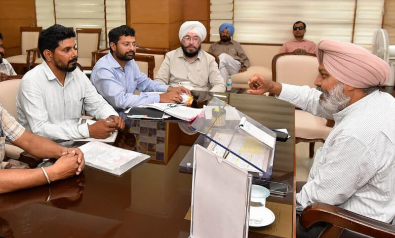 Finance Minister Cheema Holds Meeting with Employee Unions, Emphasizes Resolution