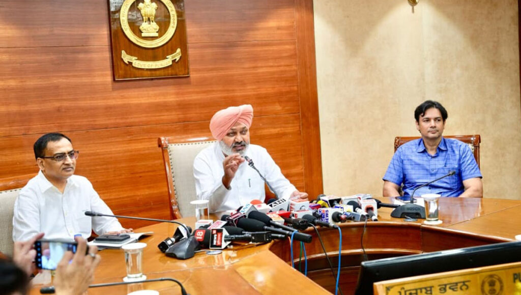 1,279 new government buses to be added in Punjab; bus fleet to increase by 56% Cheema