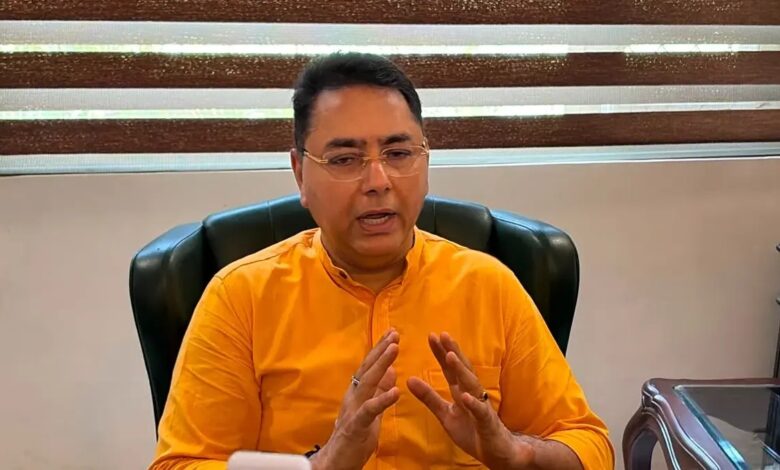 Aman Arora appeals to electricity employees to call off the strike.