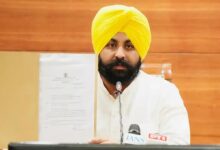 Contract sanitation workers and sewer workers received a monthly honorarium of 20,500.