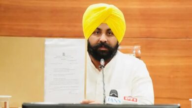 Contract sanitation workers and sewer workers received a monthly honorarium of 20,500.