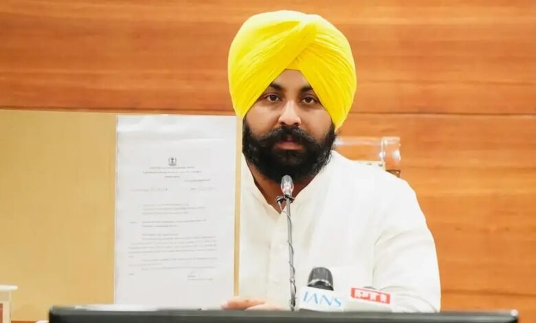 Contract sanitation workers and sewer workers received a monthly honorarium of 20,500.