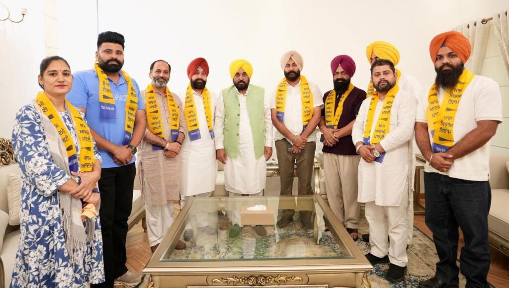 Major setback for Congress in Mukerian; several senior leaders join Aam Aadmi Party.