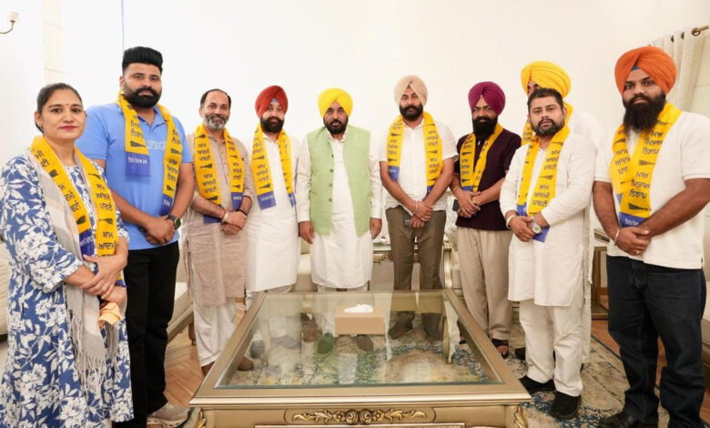 Major setback for Congress in Mukerian; several senior leaders join Aam Aadmi Party.
