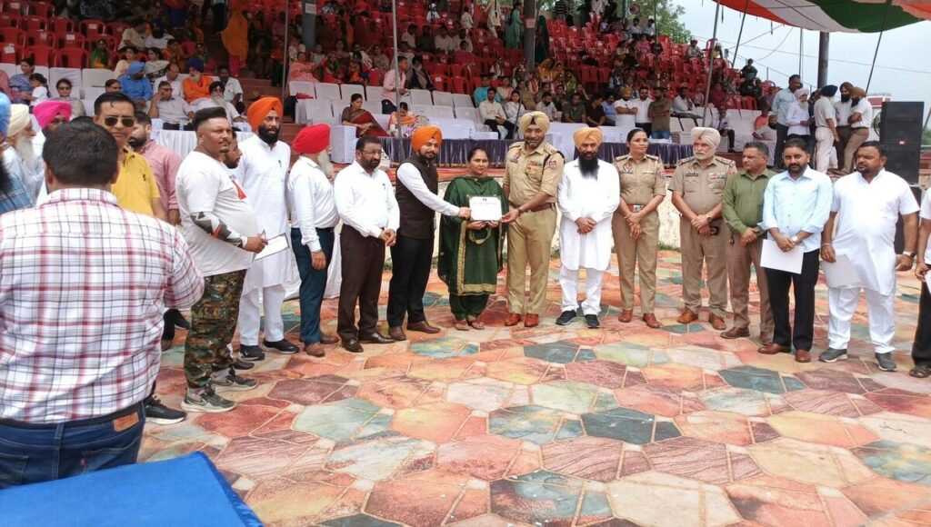 Anti-drug campaign warriors honored on the 80th Independence Day.