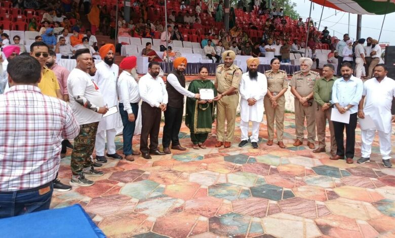 Anti-drug campaign warriors honored on the 80th Independence Day.