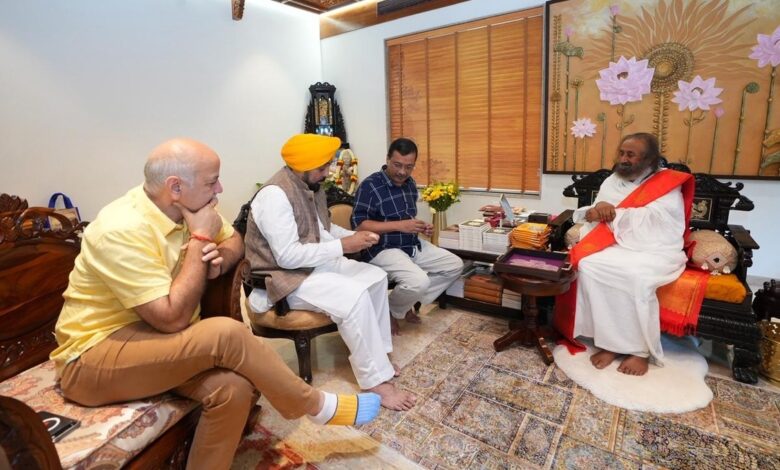 CM Mann meditated and sought blessings at the Art of Living Ashram.