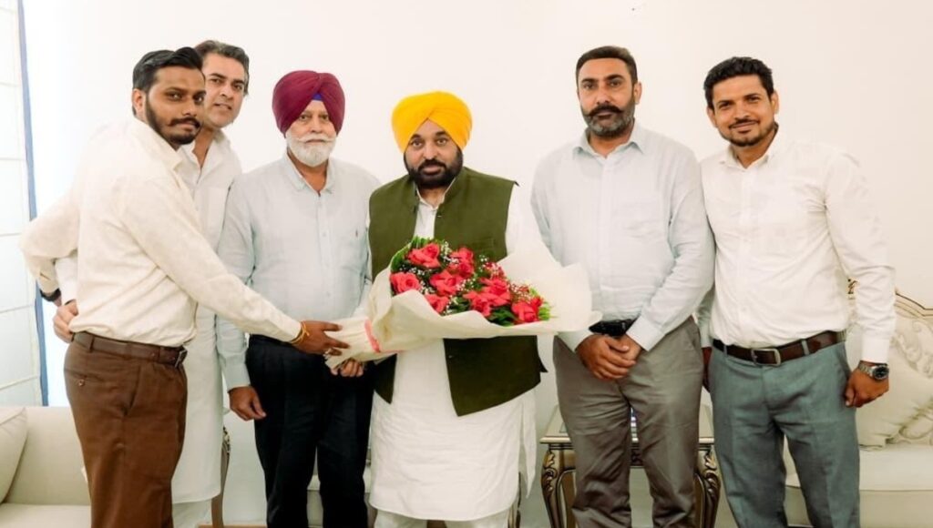 Cricketer Manpreet Singh Gony, impressed by development work in Punjab, joins AAP.