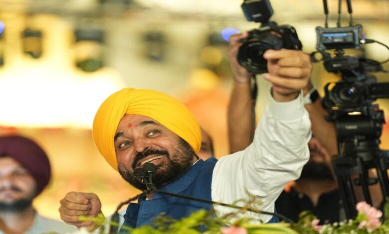 Kejriwal calls Mann 'Shravan Putra' over the expansion of Mukh Mantri Tirath Yatra Scheme