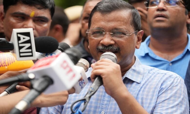 Kejriwal sits on protest against E-20 petrol; police stop march.