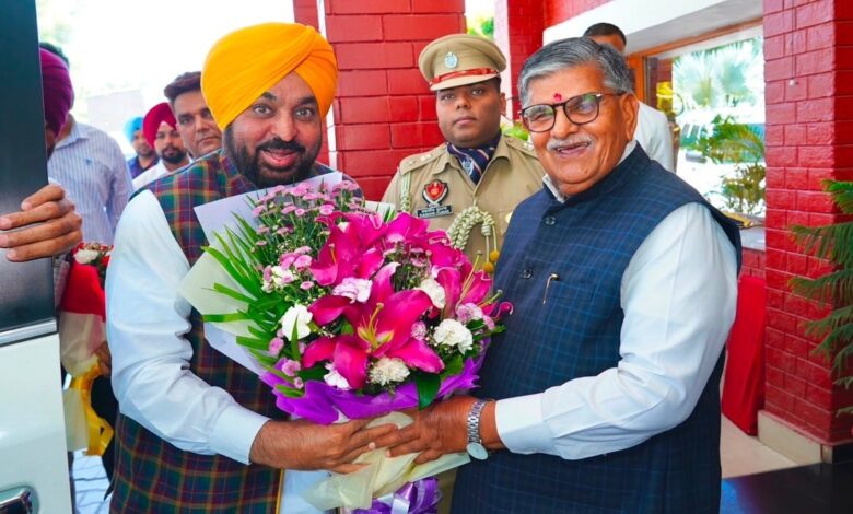 Mann met the Governor Gulab Chand Kataria to seek 10-day parole for Hawara.