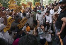 AAP workers gheraoed Enforcement Directorate teams in Mohali.