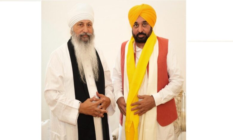 Baba Lakha Singh praised CM Mann regarding the Guru Granth Sahib Respect Law.