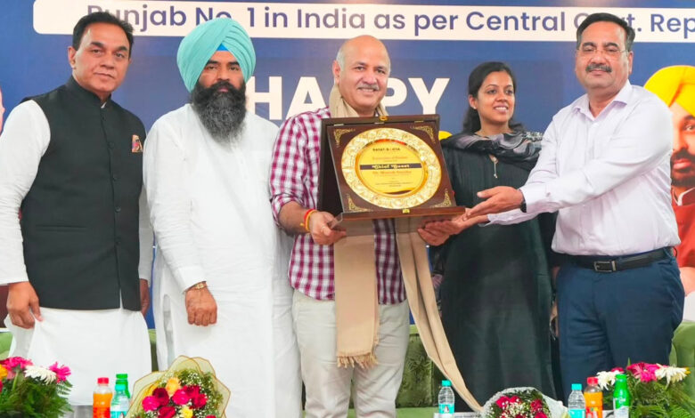 Government school teachers are the real heroes says Manish Sisodia