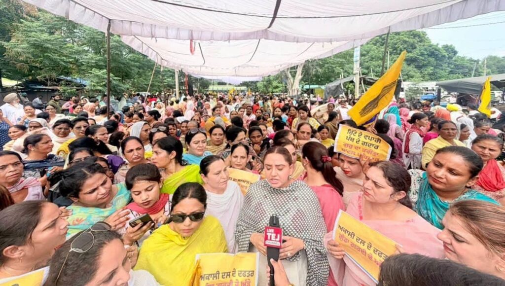 Punjab Women's Wing stages a major protest over the issue of a Dalit woman's dignity.