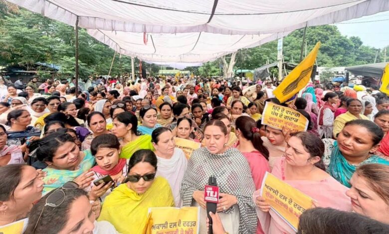 Punjab Women's Wing stages a major protest over the issue of a Dalit woman's dignity.