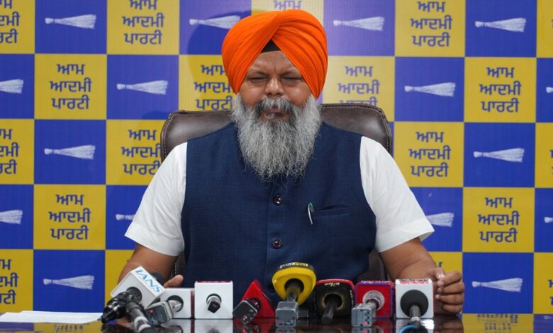 AAP expressed protest over the violation of the sanctity of Gurudwara Sri Bangla Sahib.