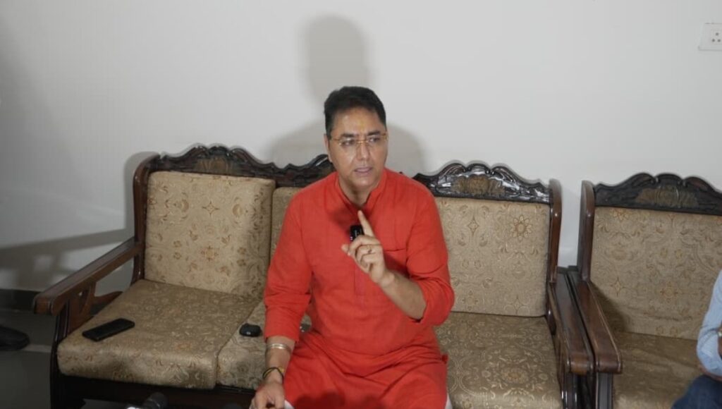 Aman Arora raises questions about factionalism and leadership selection within the Congress.