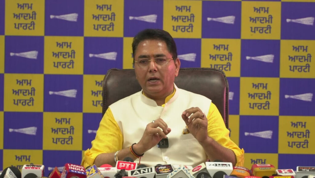 Amrinder Singh Raja Warring’s statement has exposed the Congress Aman Arora