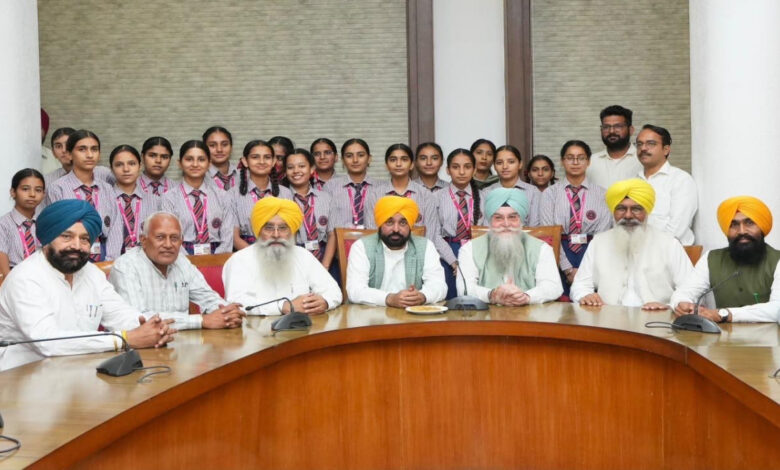 Bhagwant Mann met with students from Guru Gobind Singh International School.